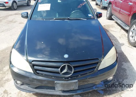 2010 Mercedes-Benz C 300 Luxury/Sport z USA, uszkodzony, nr VIN WDDGF5EB7AF387168